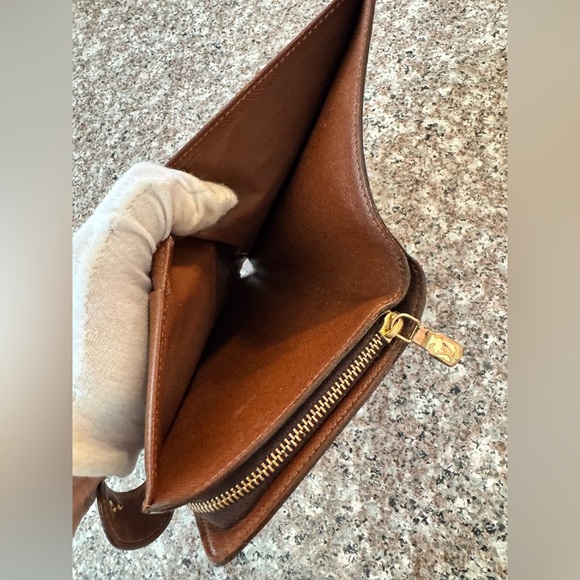 LOUIS VUITTON
Monogram Canvas Porte Papier Zipper Wallet - Picture 15 of 17